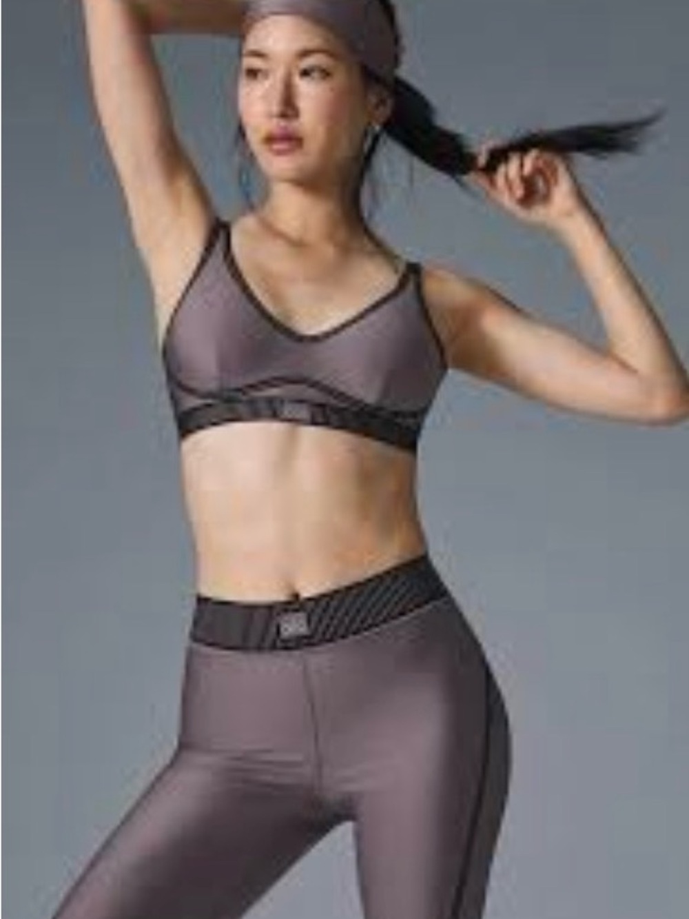 ALO Yoga Wireless Bralette and 7/8 leggings Set. Raisenette color